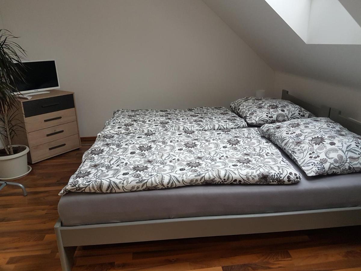 Apartmán V aleji Slavkov u Brna Exteriér fotografie
