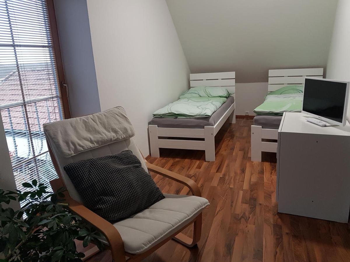 Apartmán V aleji Slavkov u Brna Exteriér fotografie