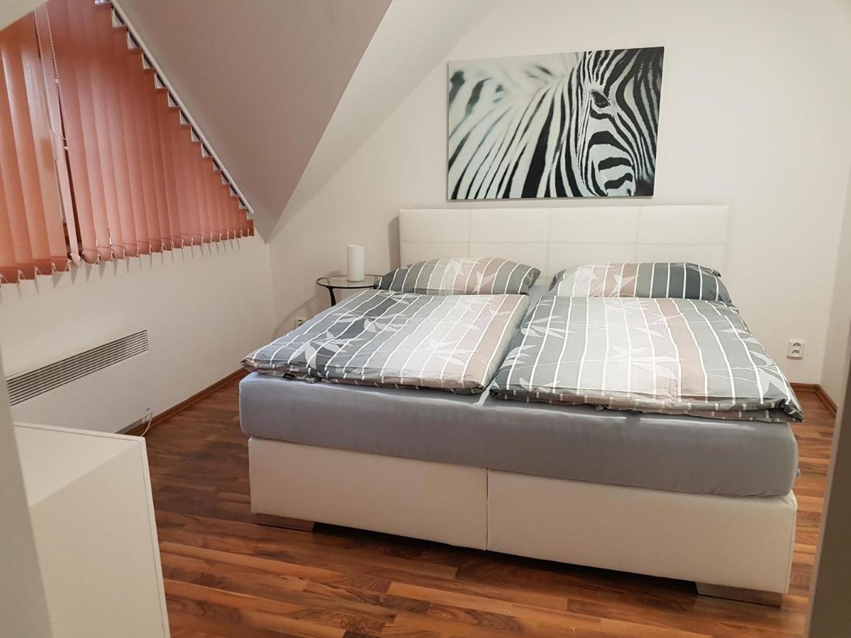 Apartmán V aleji Slavkov u Brna Exteriér fotografie